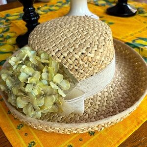 Stunning Vintage Woven Straw Hat with Hydrangea and Chiffon Band EUC!